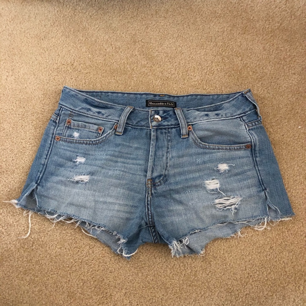 abercrombie & fitch 🦋 light wash denim shorts